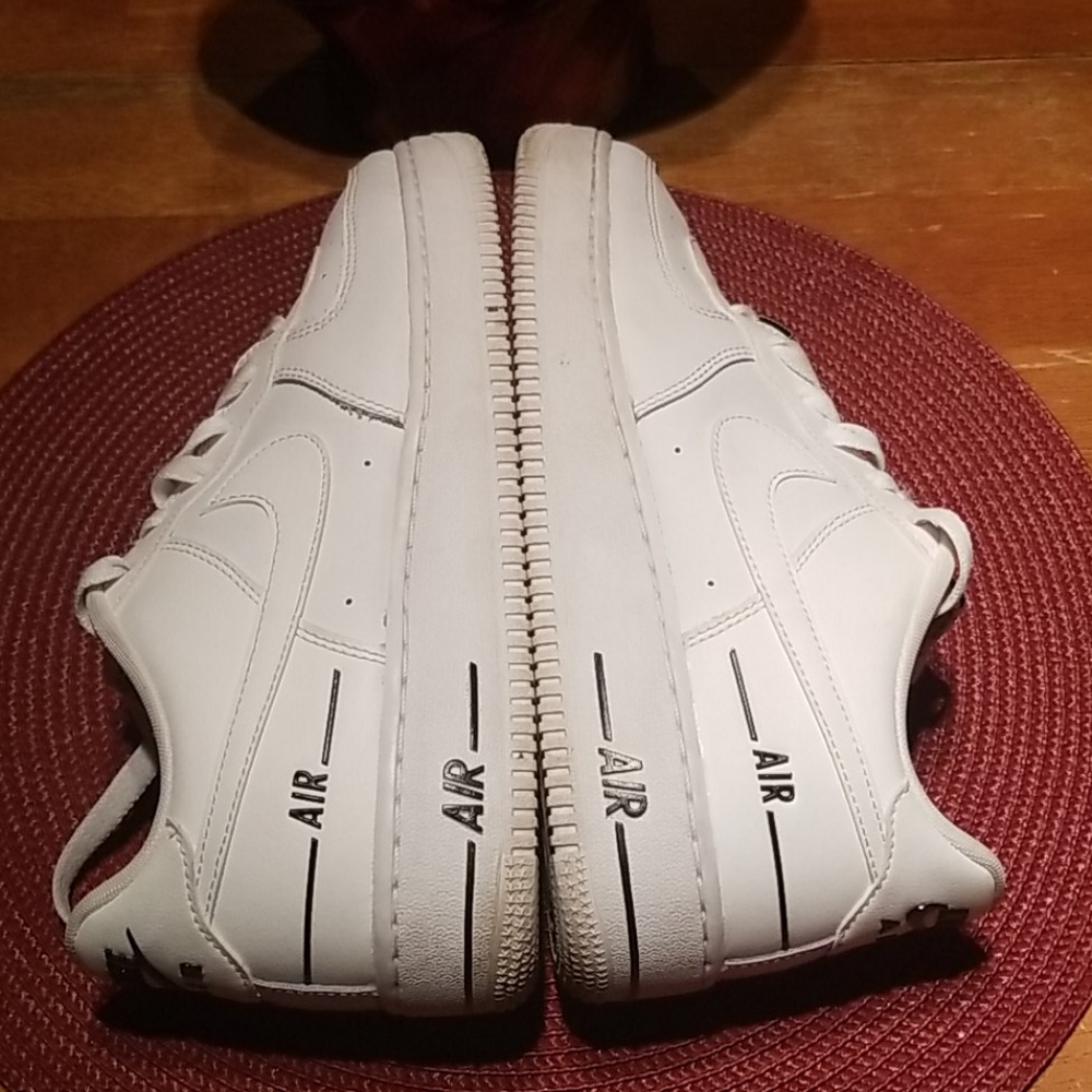 Nike Air Force One AF1. Size 8.5 - Picture 9 of 12